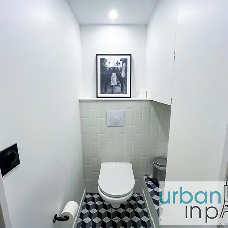 Urban Flat 194 - Spacious 3 Bedroom Montmartre *
