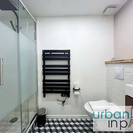 Urban Flat 194 - Spacious 3 Bedroom Montmartre Apartment