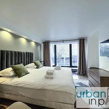 Urban Flat 194 - Spacious 3 Bedroom Montmartre Apartment Paris