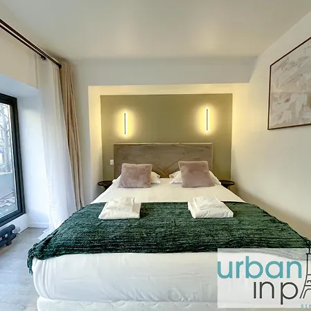 Urban Flat 194 - Spacious 3 Bedroom Montmartre *